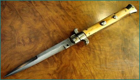 Can you own a switchblade?